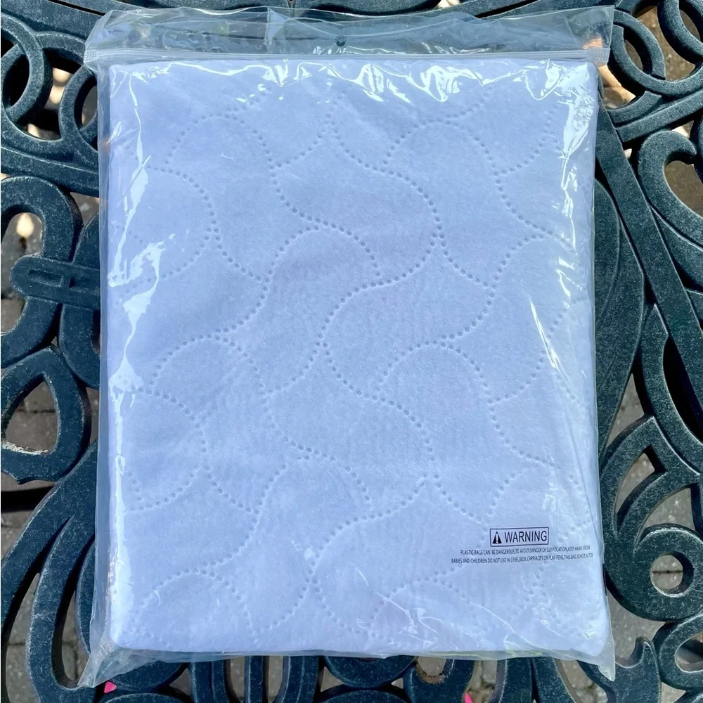 BRAND NEW-Fitted waterproof pack N play protective mattress pad cover